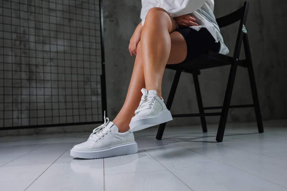 witte sneakers